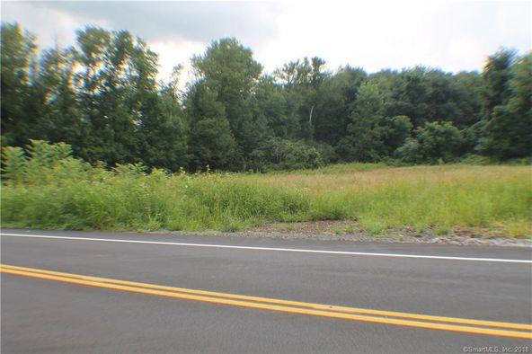 Mullen Rd: Mullen Rd, Enfield, CT 06082